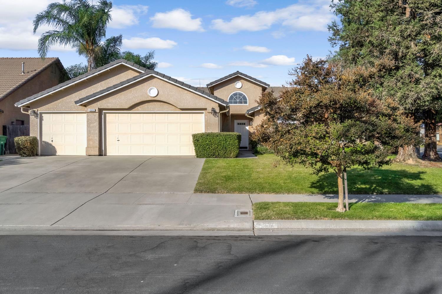 349 S Thomas Ave, Kerman, CA 93630