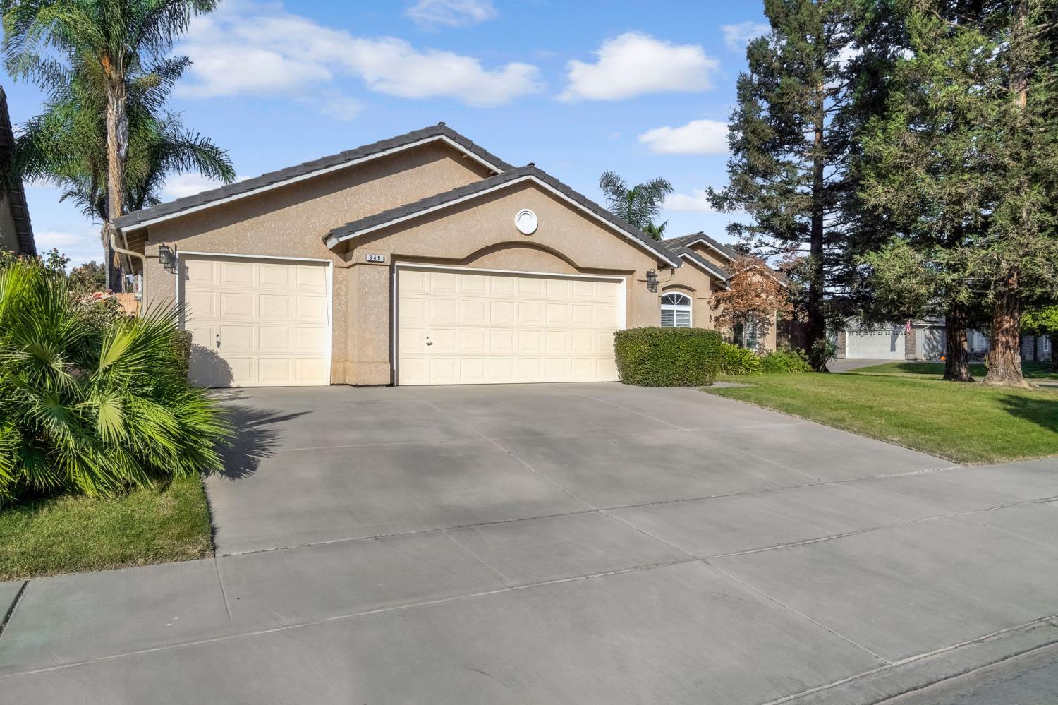 349 S Thomas Ave, Kerman, CA 93630