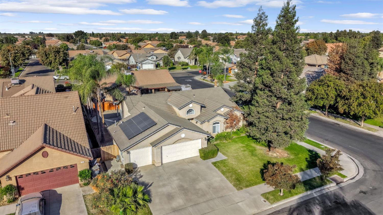 349 S Thomas Ave, Kerman, CA 93630