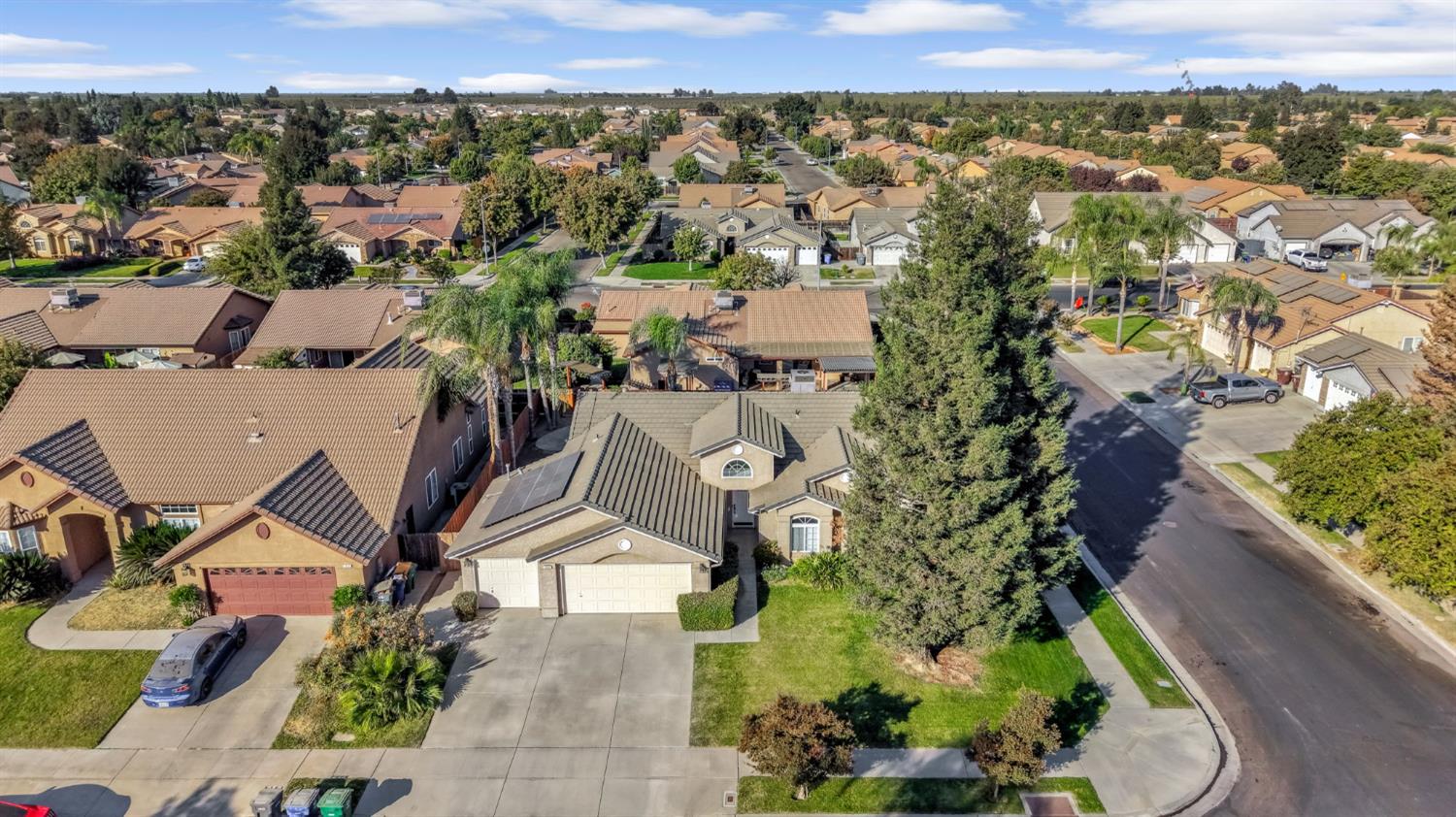 349 S Thomas Ave, Kerman, CA 93630