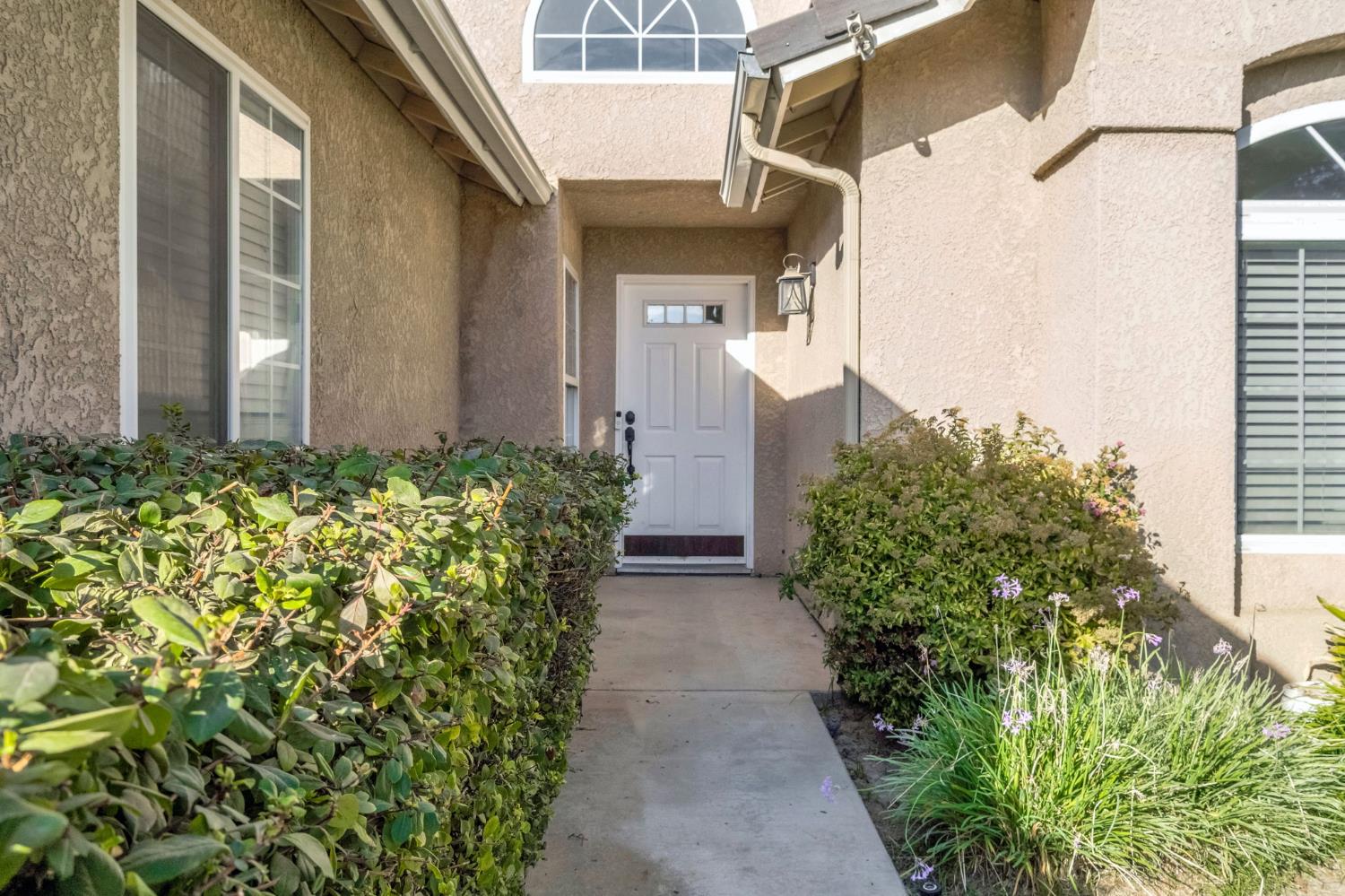 349 S Thomas Ave, Kerman, CA 93630