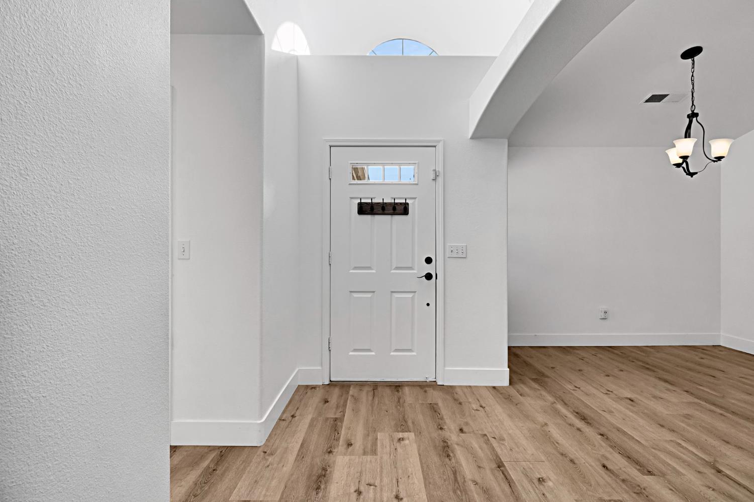 349 S Thomas Ave, Kerman, CA 93630