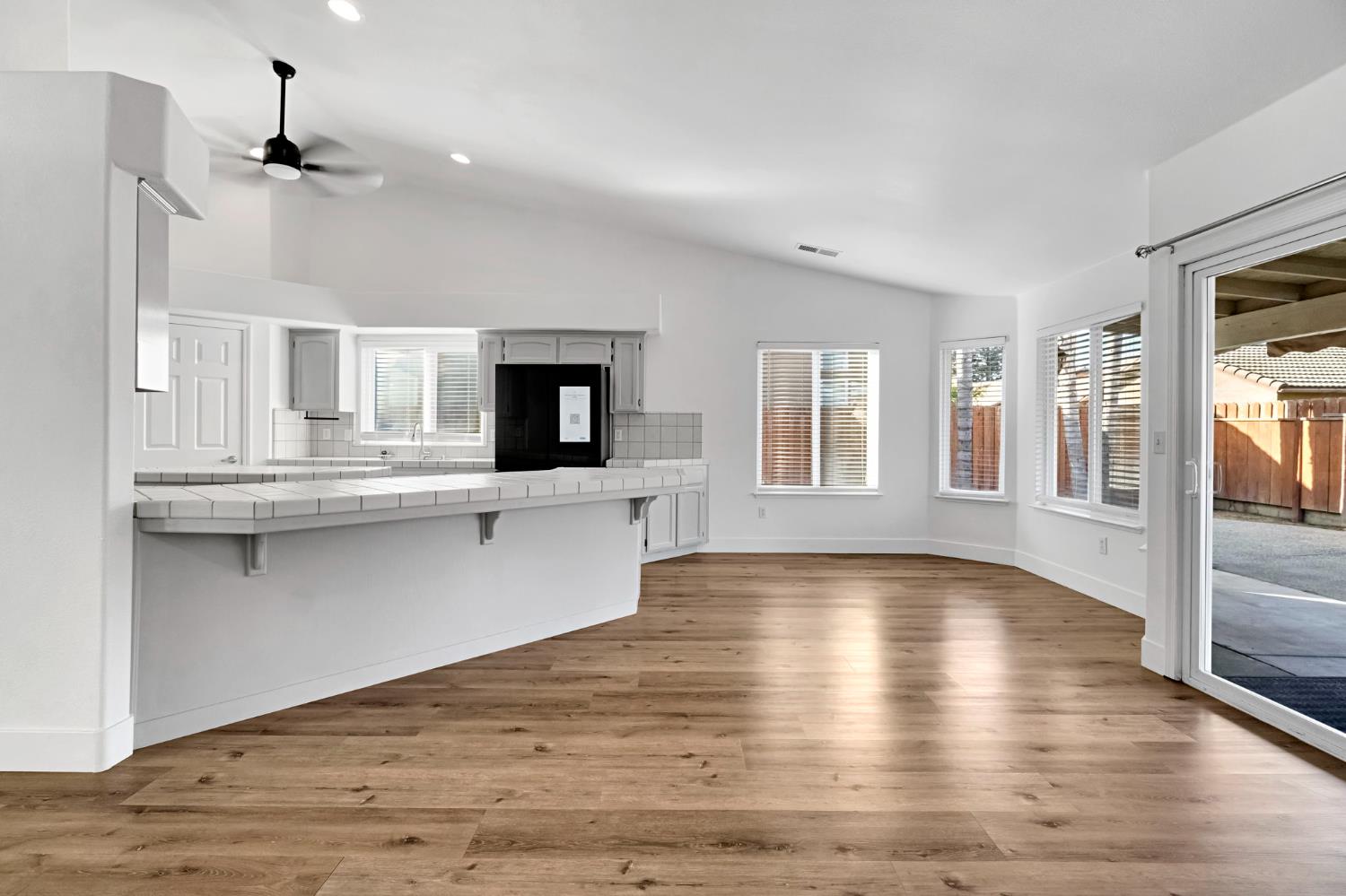 349 S Thomas Ave, Kerman, CA 93630