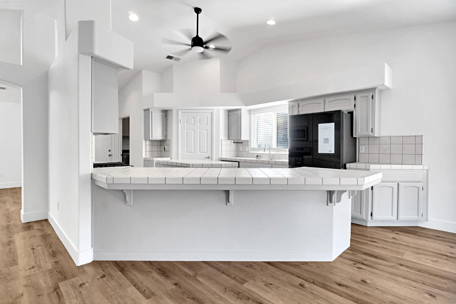 349 S Thomas Ave, Kerman, CA 93630