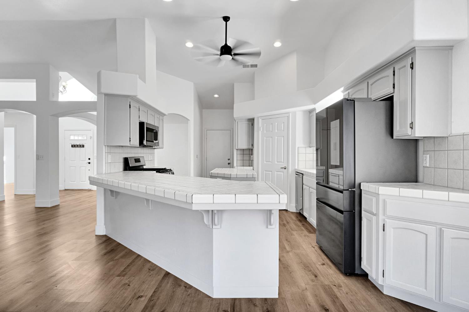 349 S Thomas Ave, Kerman, CA 93630
