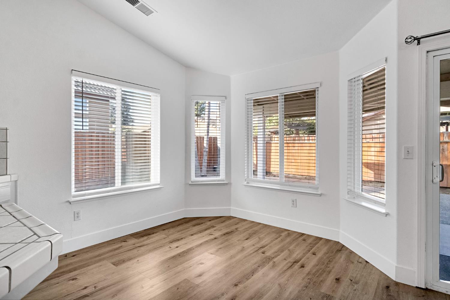 349 S Thomas Ave, Kerman, CA 93630