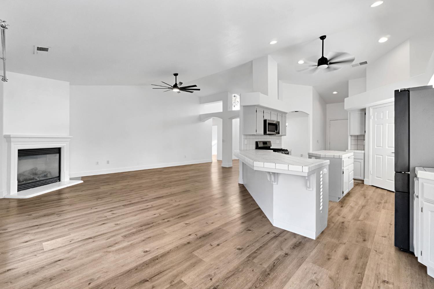 349 S Thomas Ave, Kerman, CA 93630