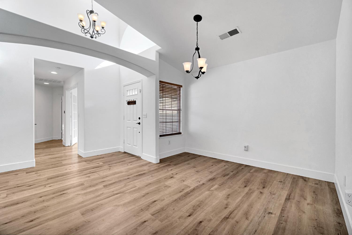 349 S Thomas Ave, Kerman, CA 93630