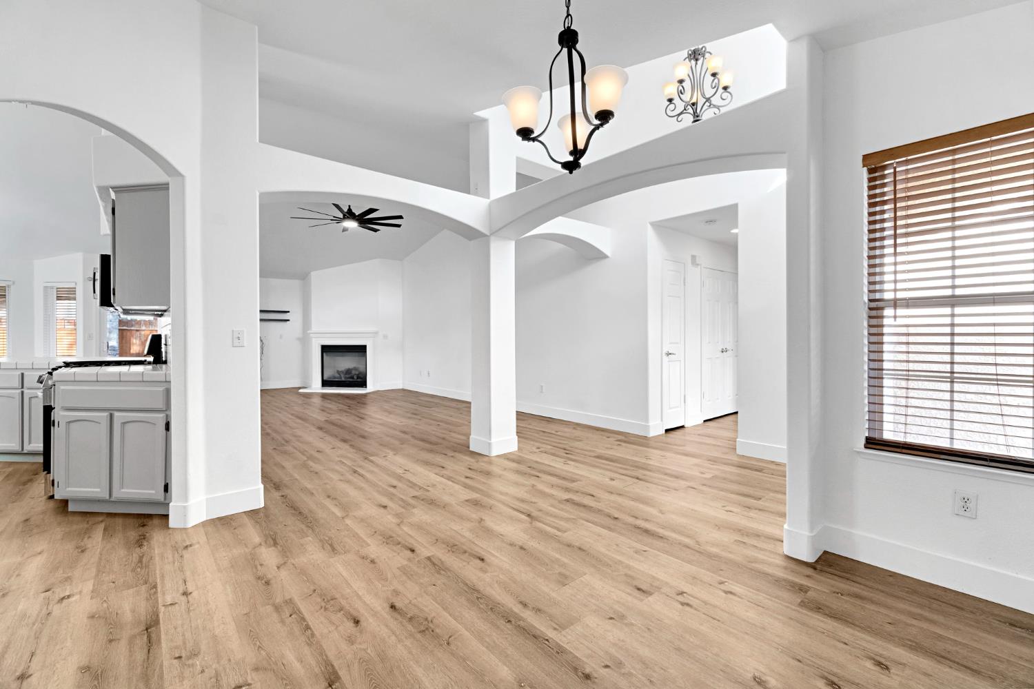 349 S Thomas Ave, Kerman, CA 93630