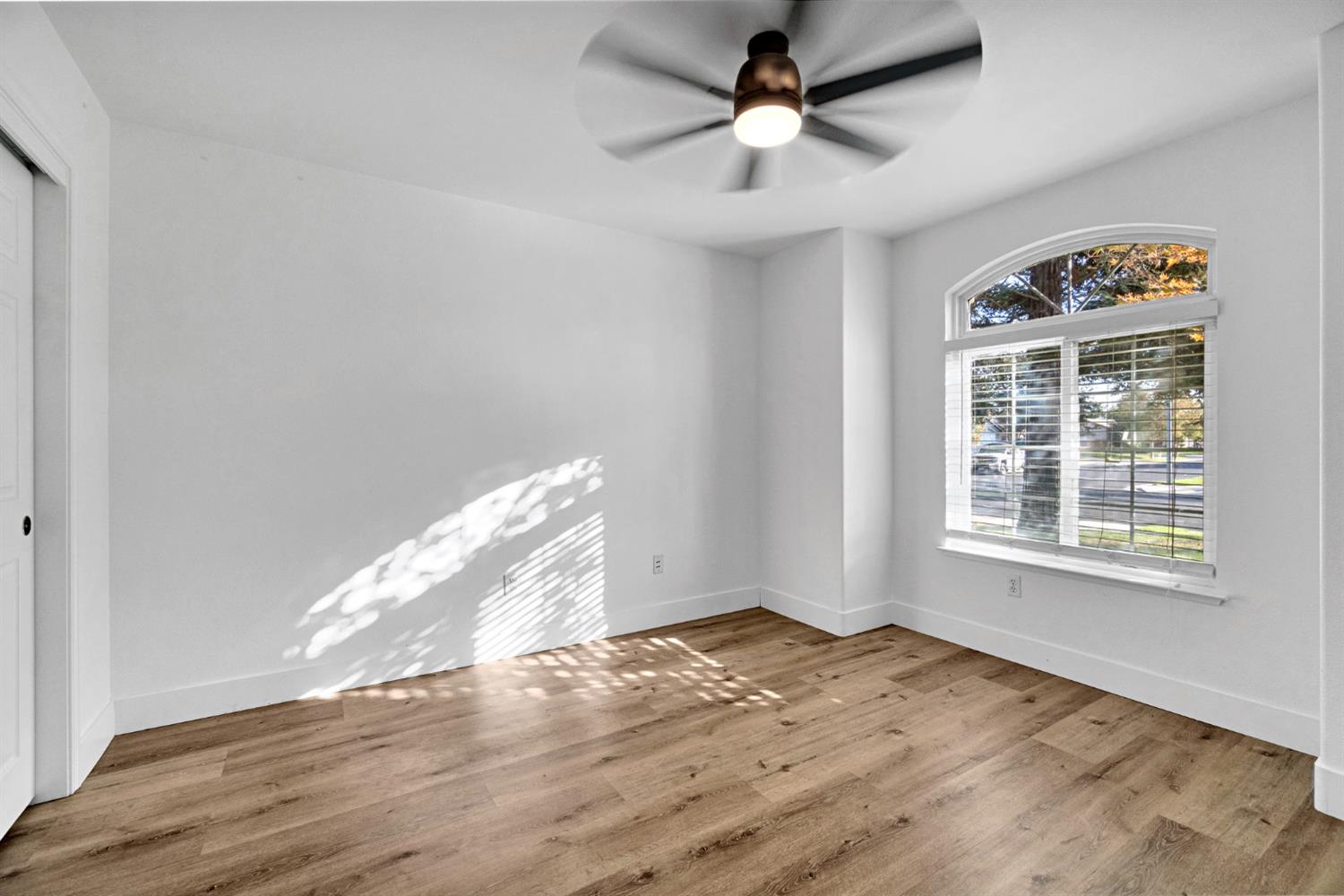 349 S Thomas Ave, Kerman, CA 93630