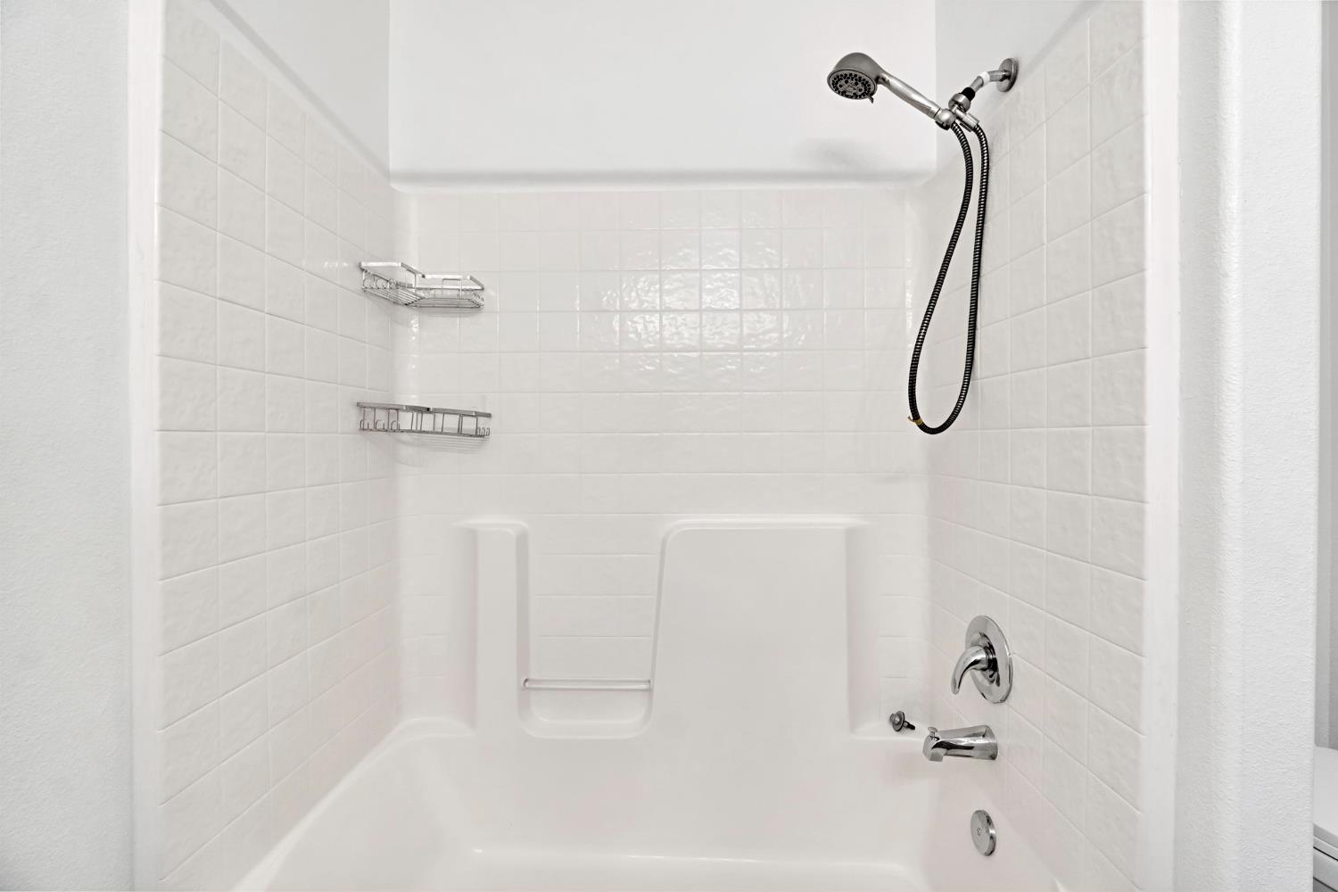 349 S Thomas Ave, Kerman, CA 93630