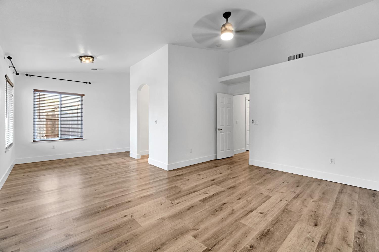 349 S Thomas Ave, Kerman, CA 93630