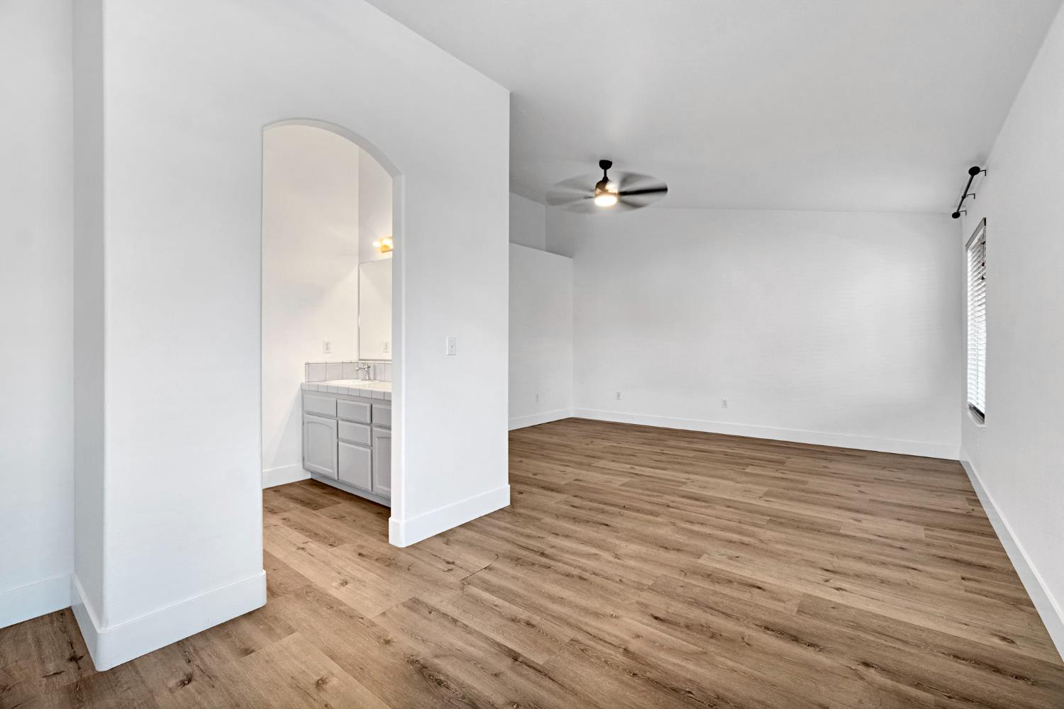 349 S Thomas Ave, Kerman, CA 93630