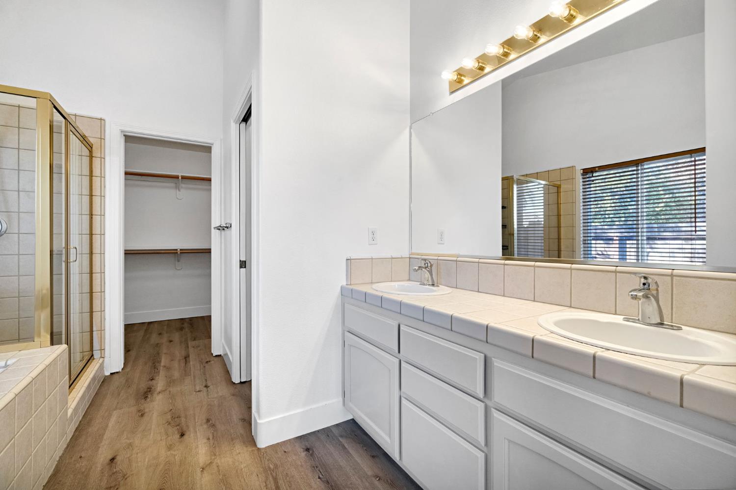 349 S Thomas Ave, Kerman, CA 93630