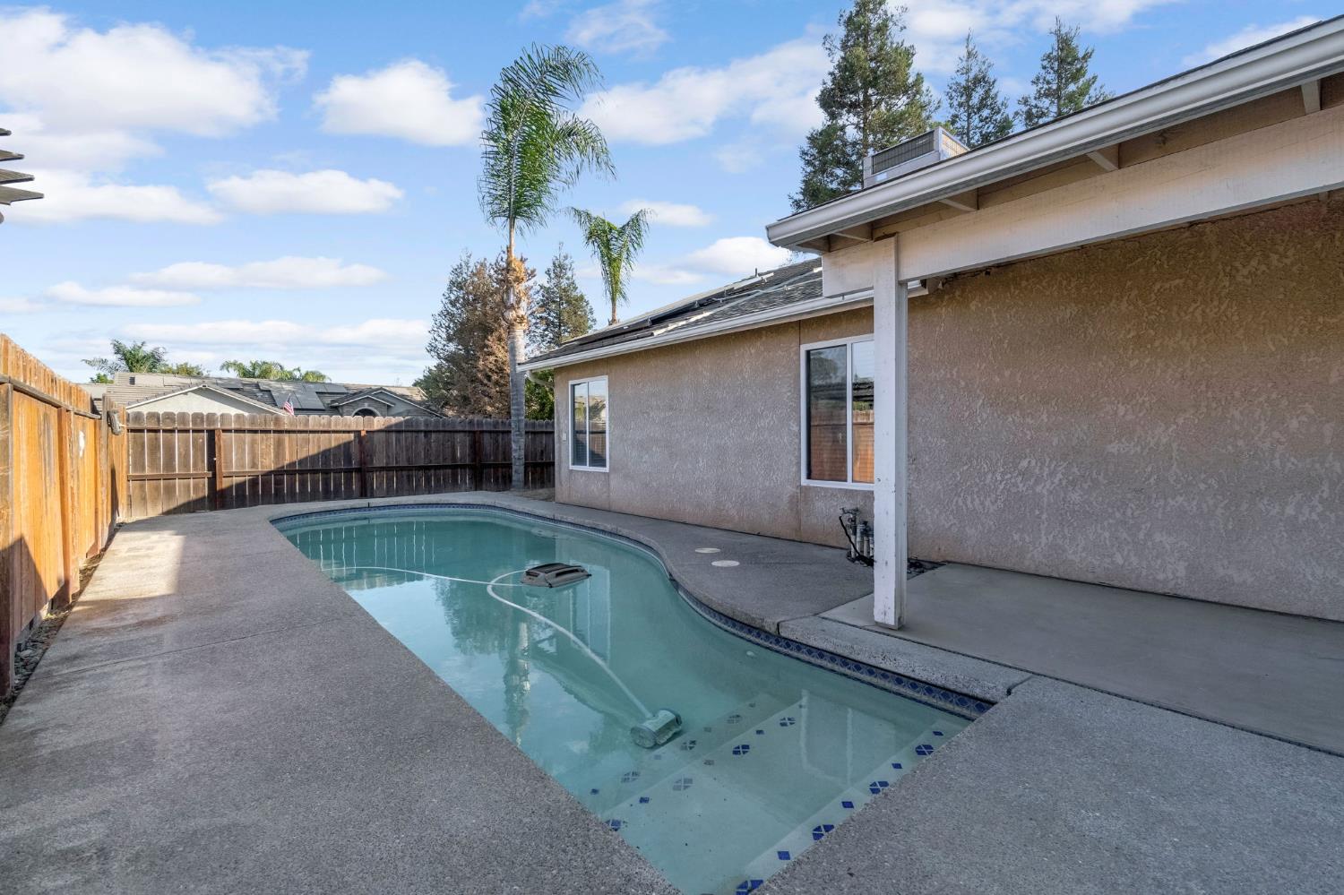 349 S Thomas Ave, Kerman, CA 93630