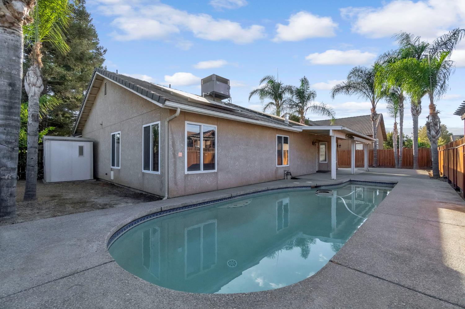 349 S Thomas Ave, Kerman, CA 93630