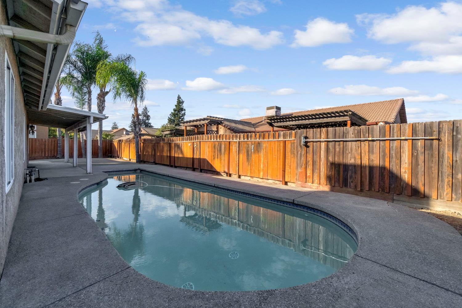 349 S Thomas Ave, Kerman, CA 93630