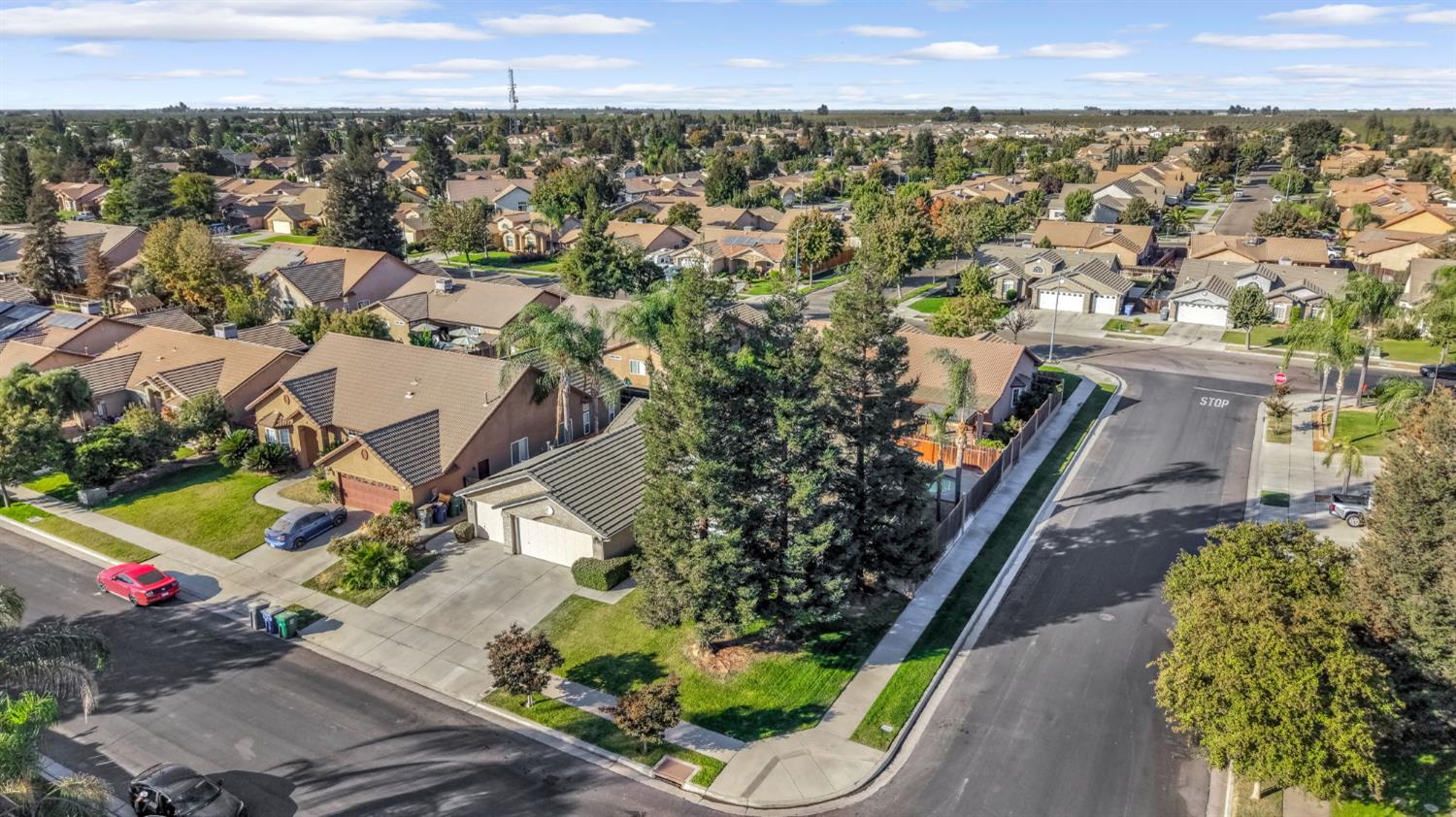 349 S Thomas Ave, Kerman, CA 93630