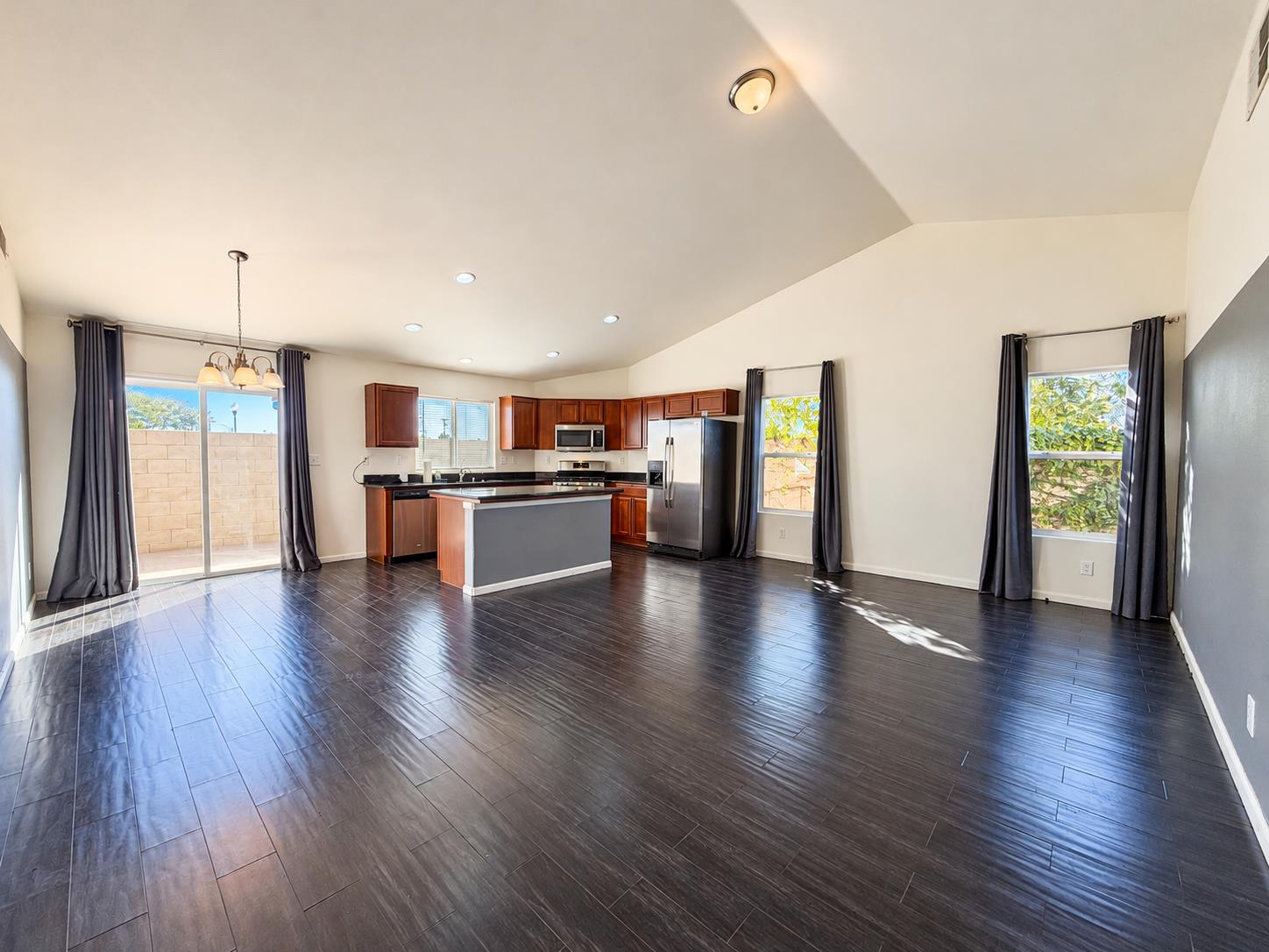 653 S Renn Ave, Fresno, CA 93727