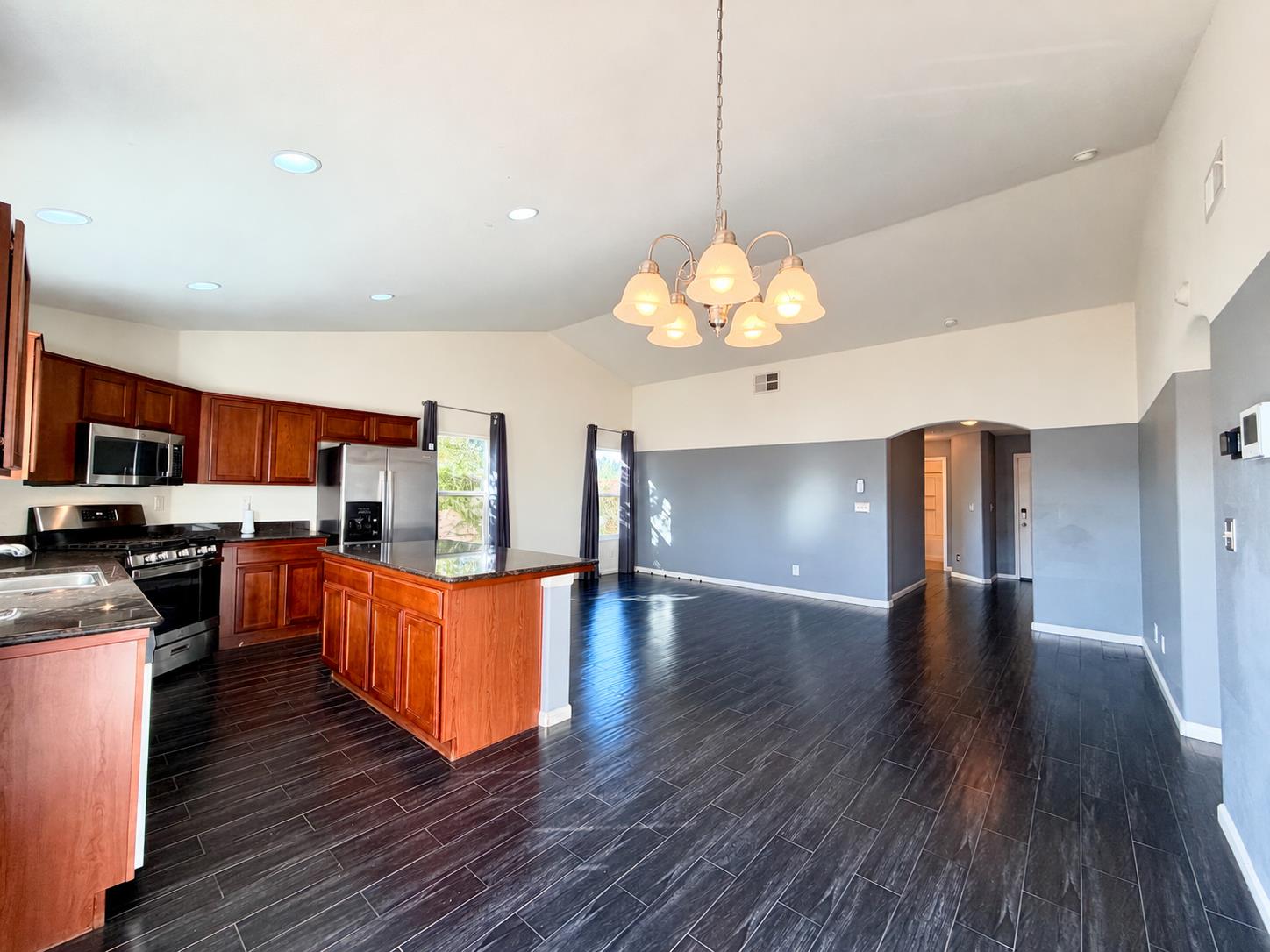 653 S Renn Ave, Fresno, CA 93727