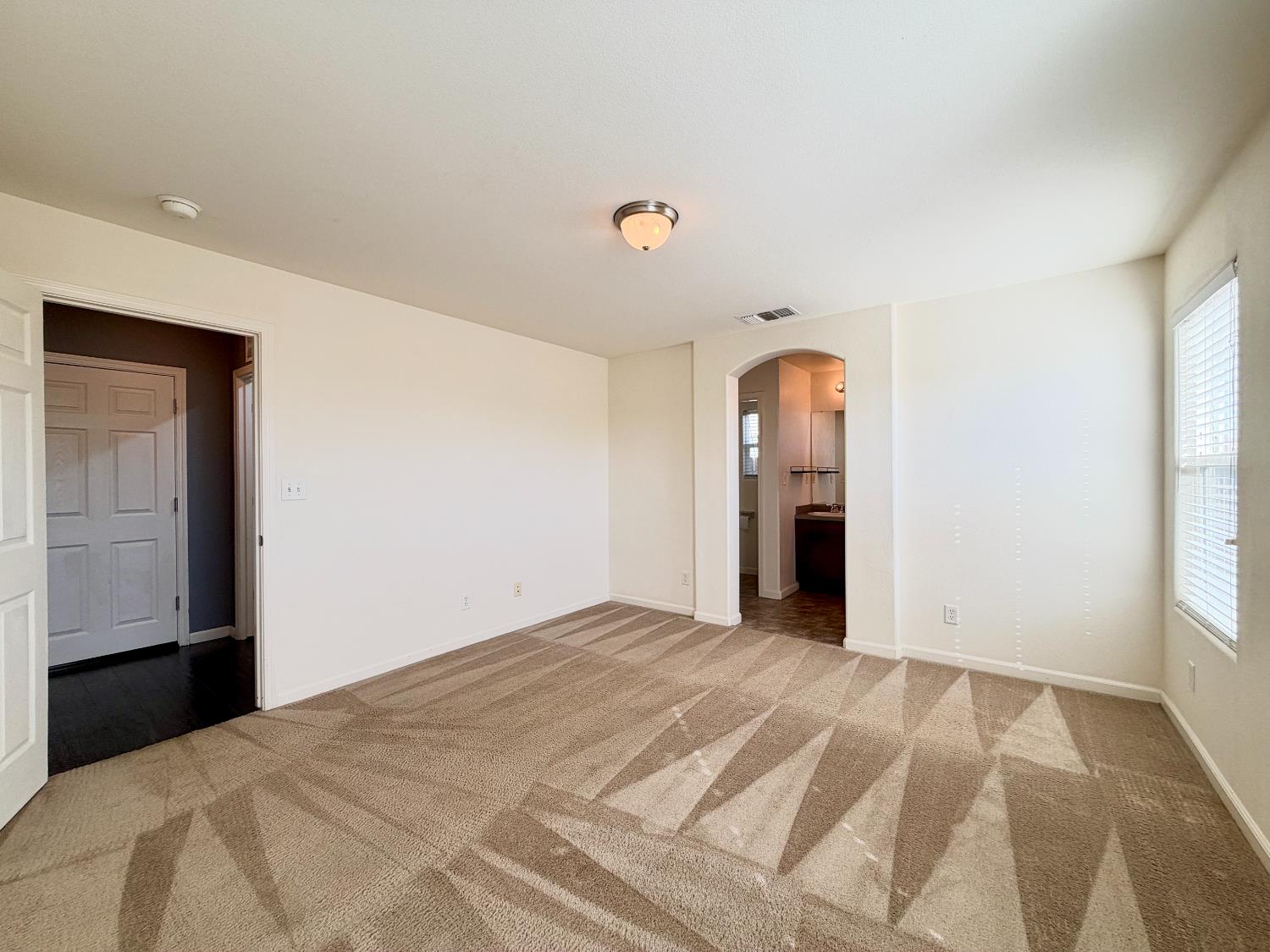653 S Renn Ave, Fresno, CA 93727
