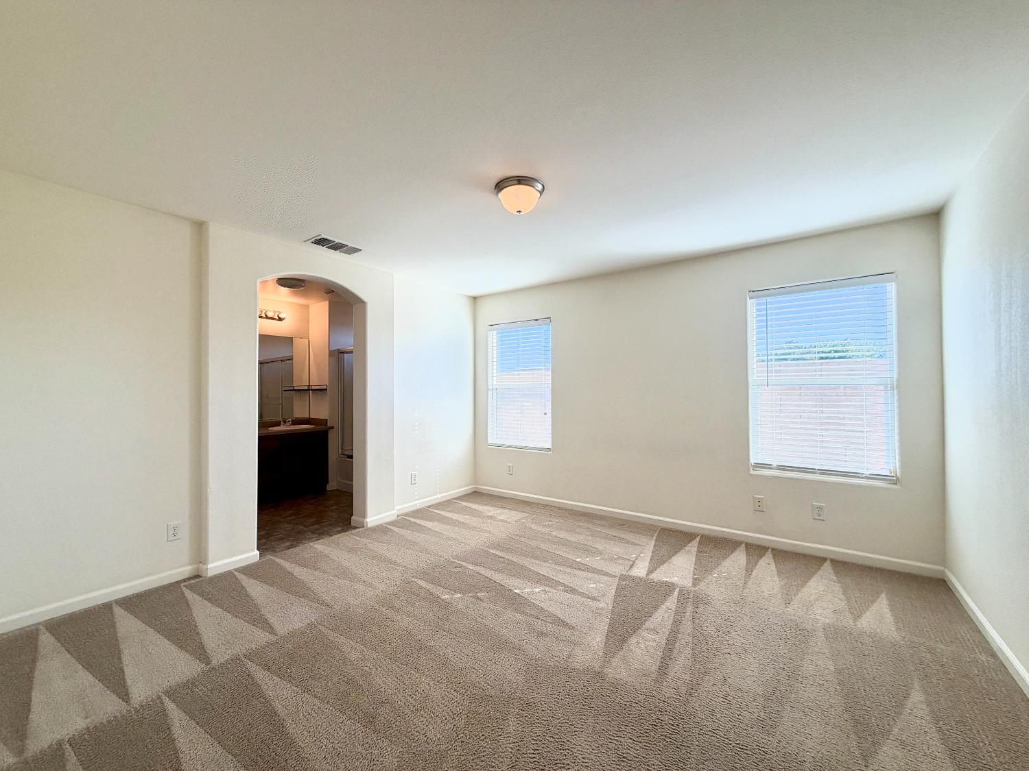 653 S Renn Ave, Fresno, CA 93727