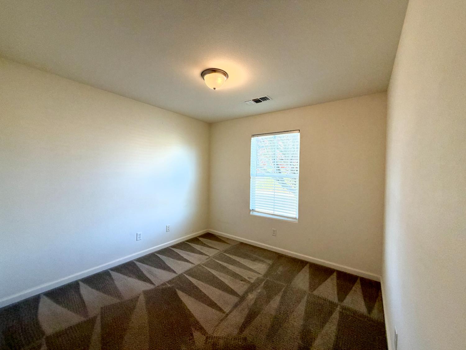 653 S Renn Ave, Fresno, CA 93727