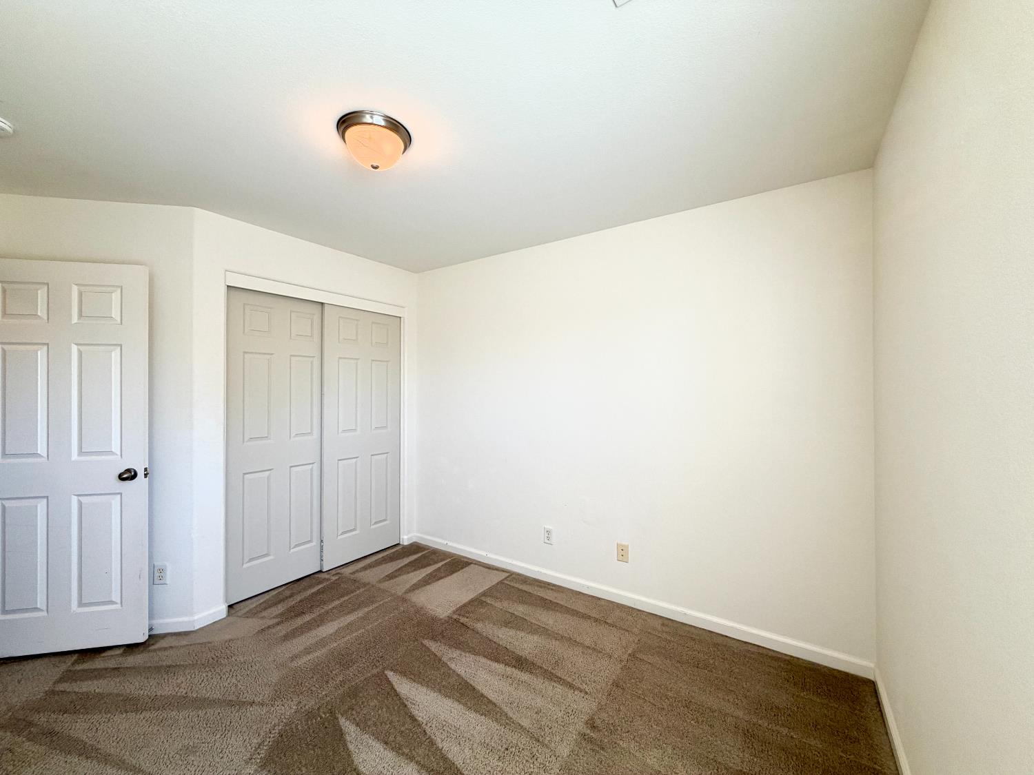 653 S Renn Ave, Fresno, CA 93727