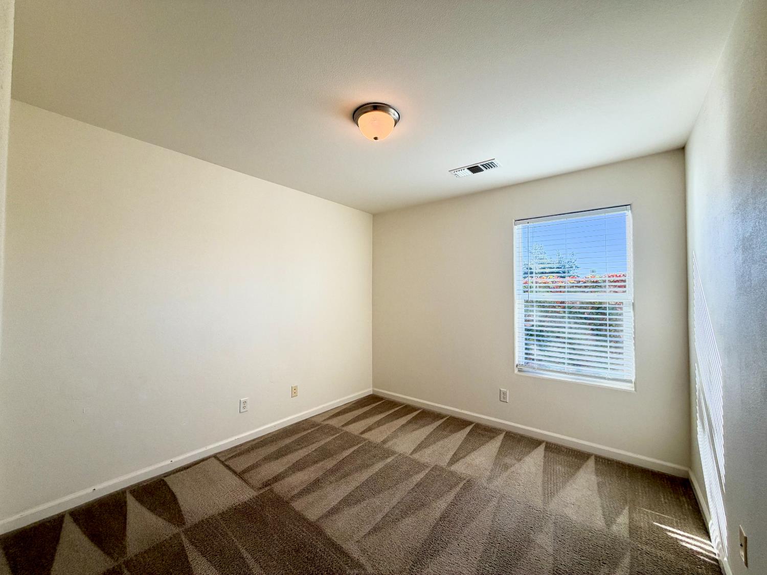 653 S Renn Ave, Fresno, CA 93727