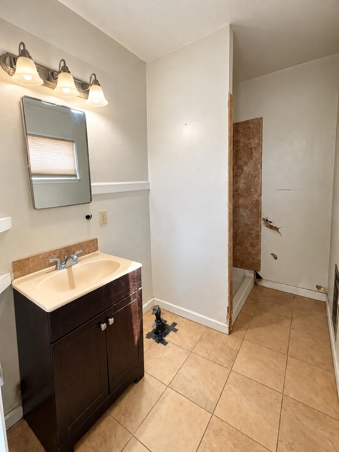 821 W Swift Ave, Fresno, CA 93705