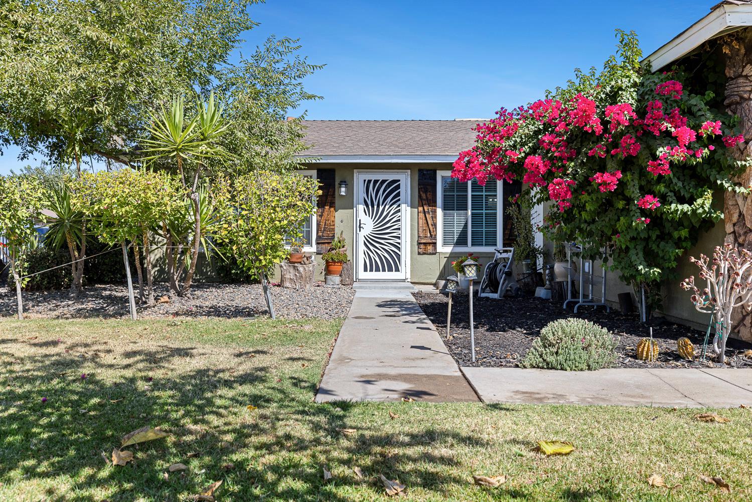 1301 E Kennedy St, Madera, CA 93638