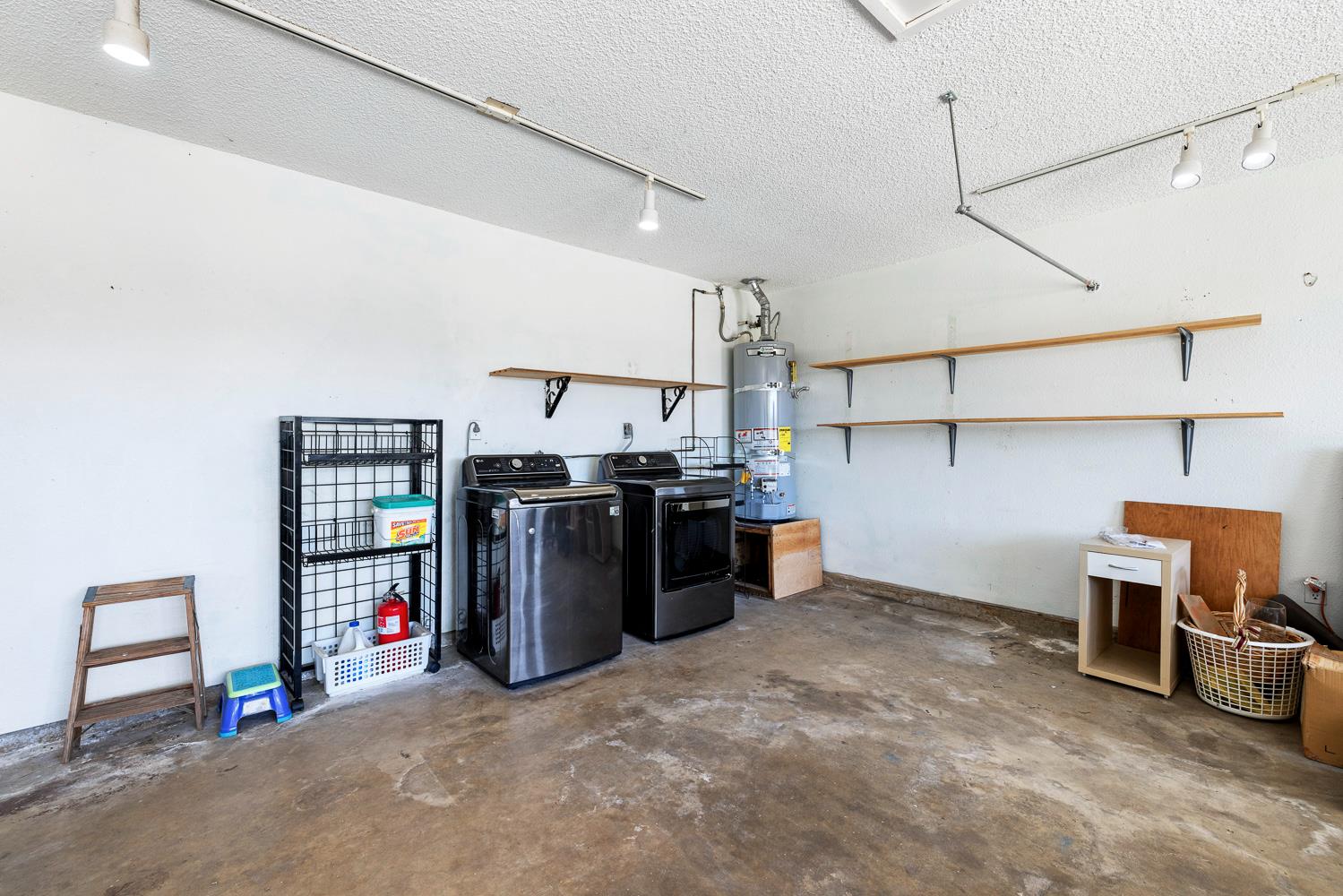 1301 E Kennedy St, Madera, CA 93638