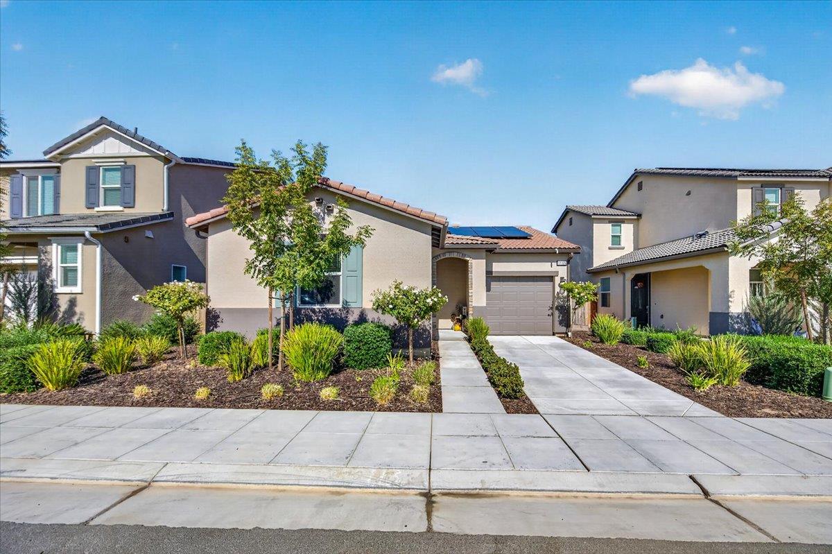 1165 Blue Oak Ln W, Madera, CA 93636
