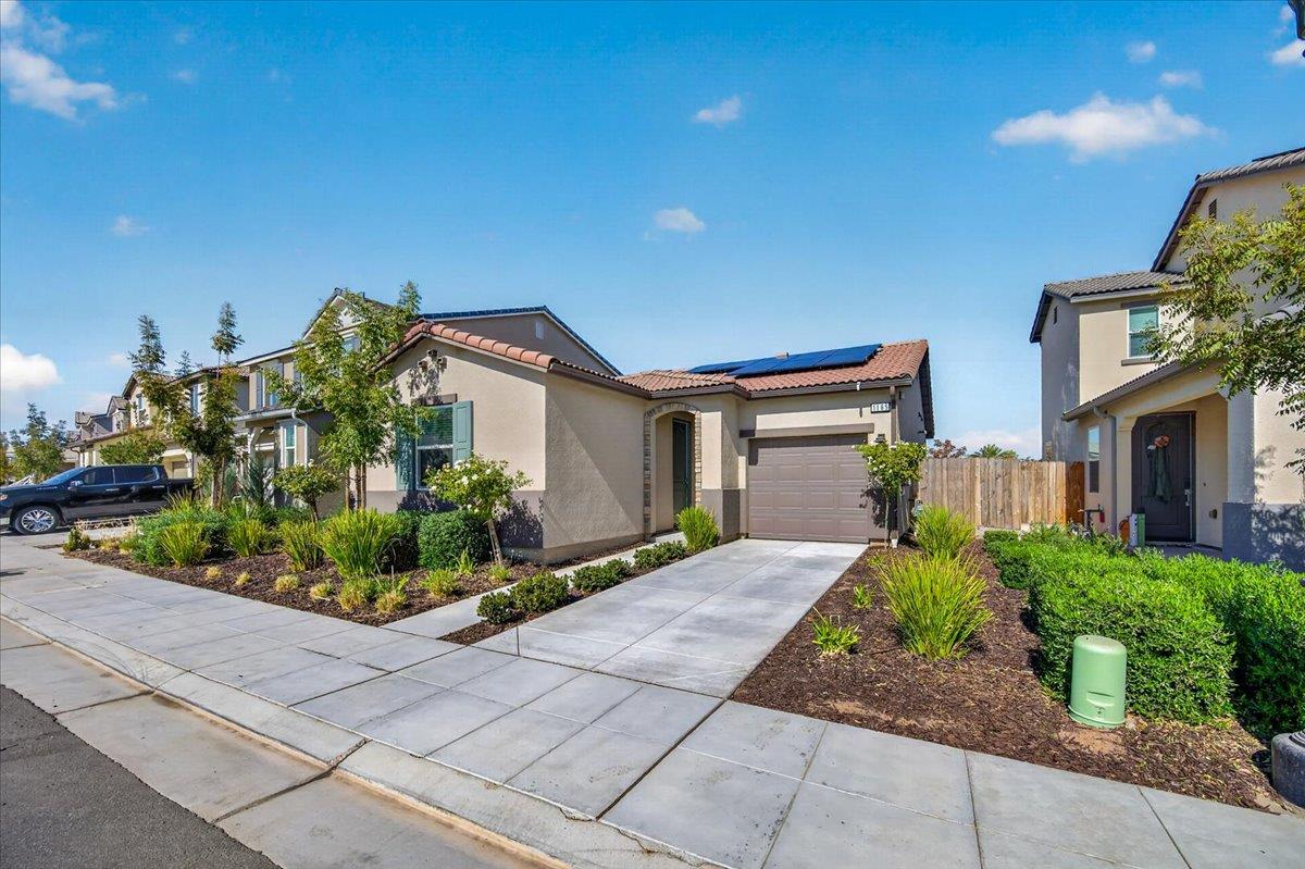 1165 Blue Oak Ln W, Madera, CA 93636
