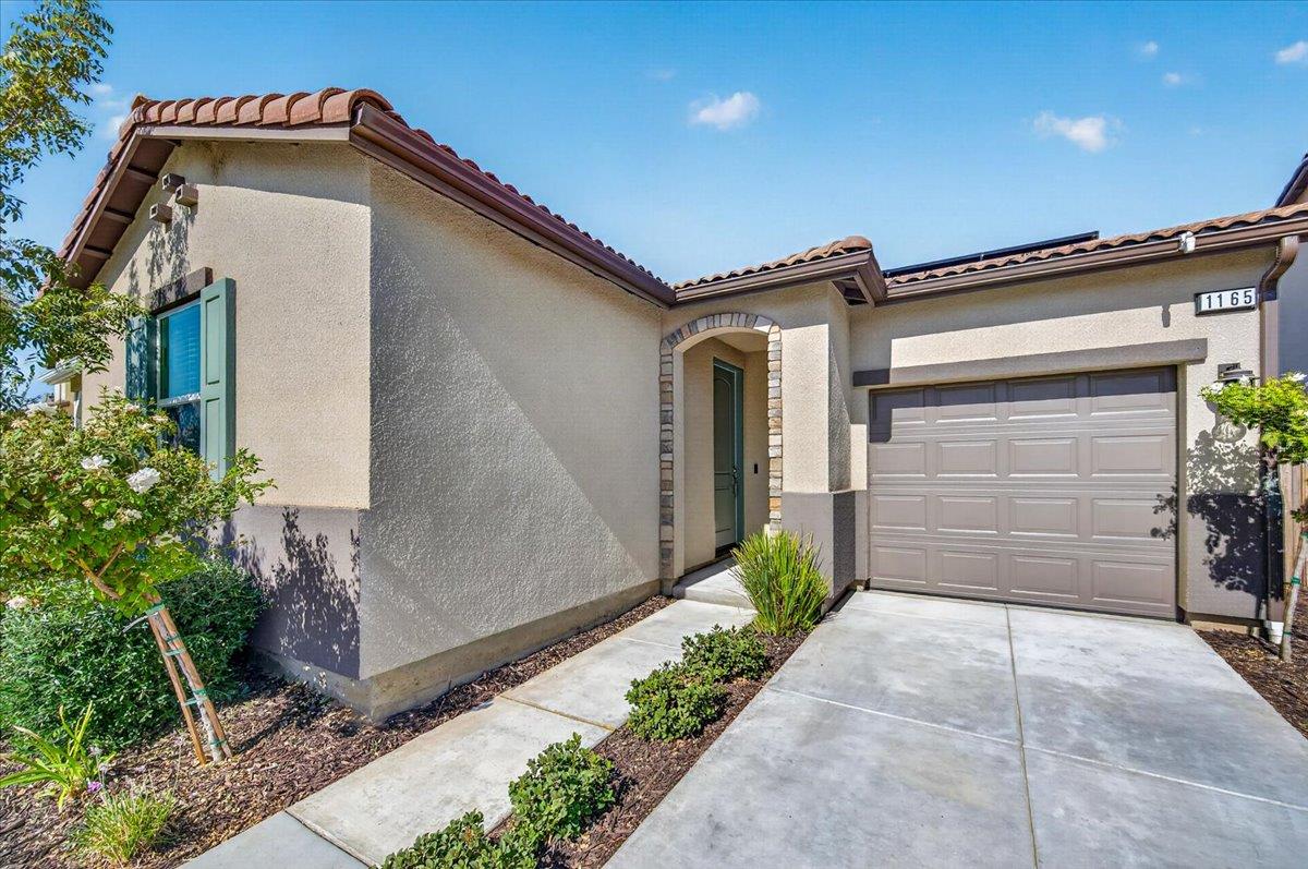 1165 Blue Oak Ln W, Madera, CA 93636