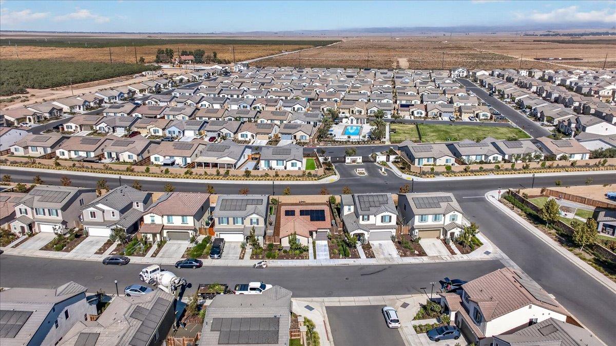 1165 Blue Oak Ln W, Madera, CA 93636
