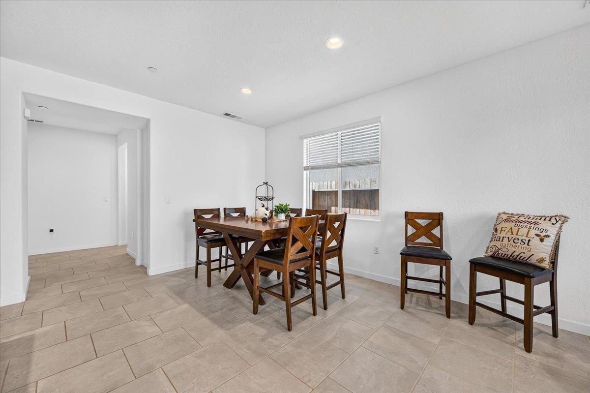 1165 Blue Oak Ln W, Madera, CA 93636
