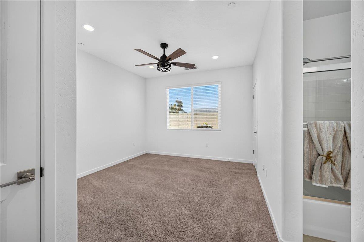 1165 Blue Oak Ln W, Madera, CA 93636