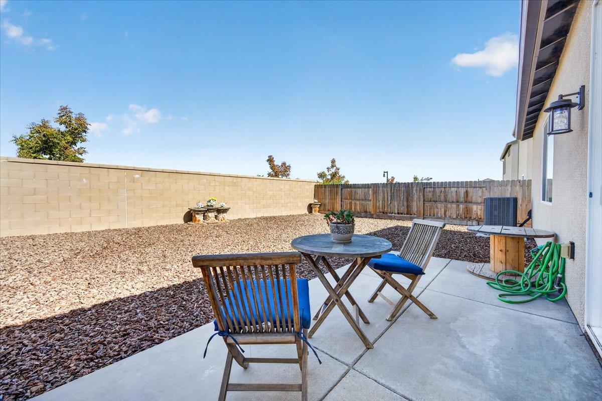 1165 Blue Oak Ln W, Madera, CA 93636