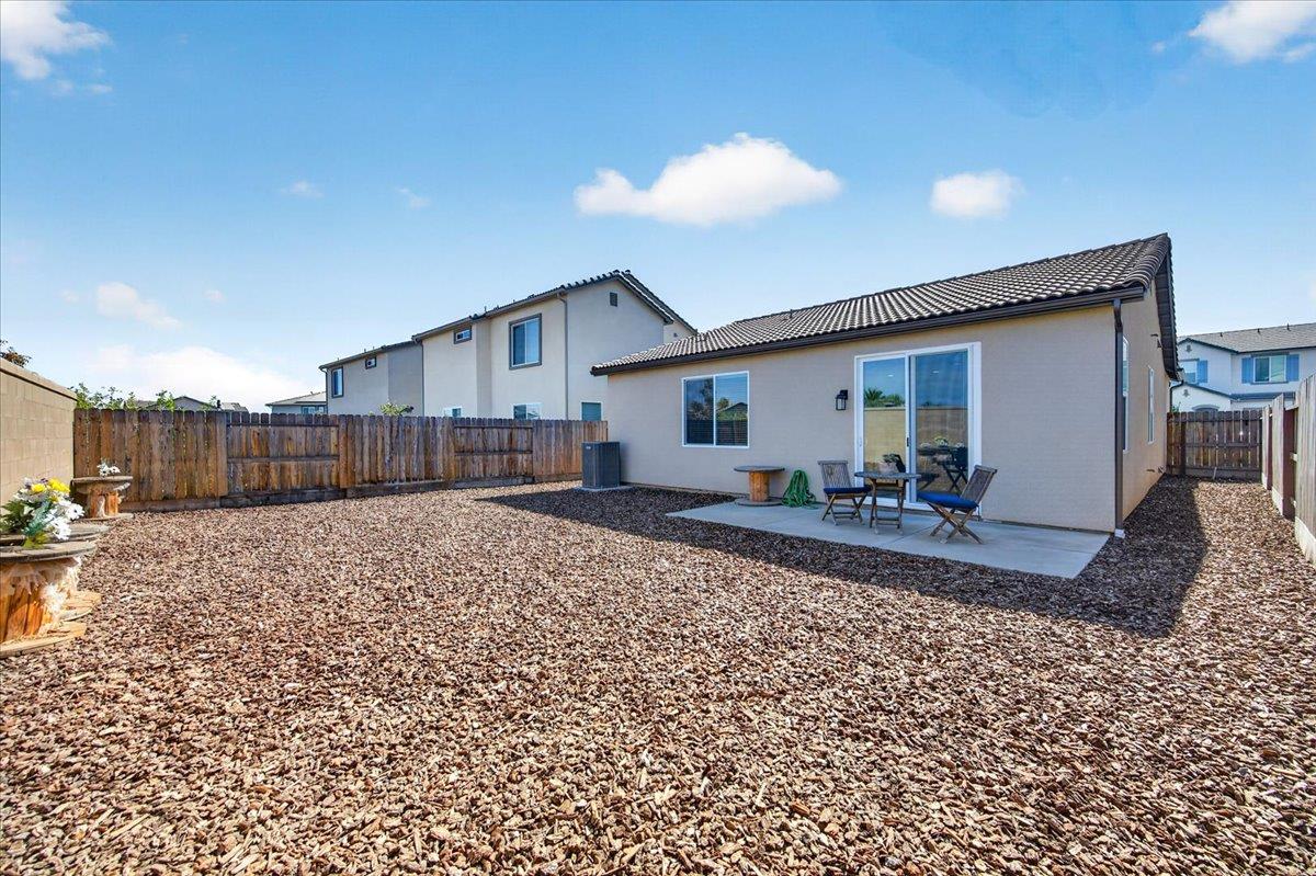 1165 Blue Oak Ln W, Madera, CA 93636