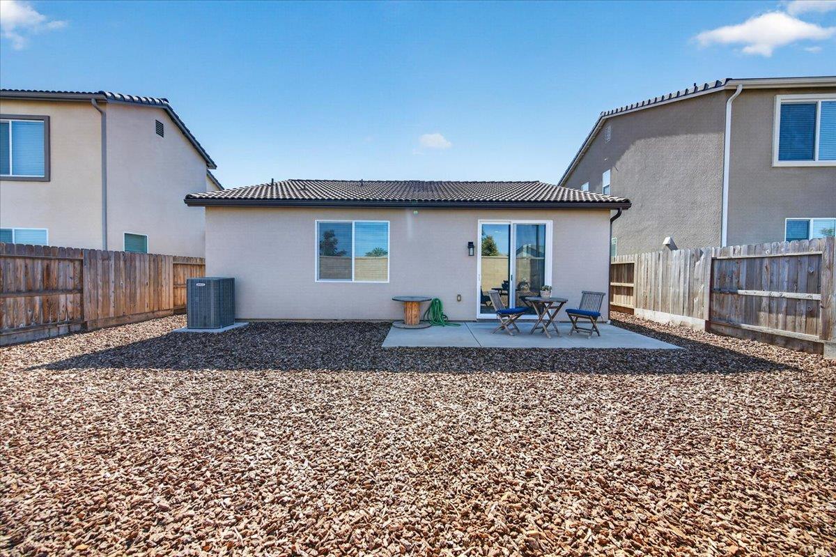 1165 Blue Oak Ln W, Madera, CA 93636