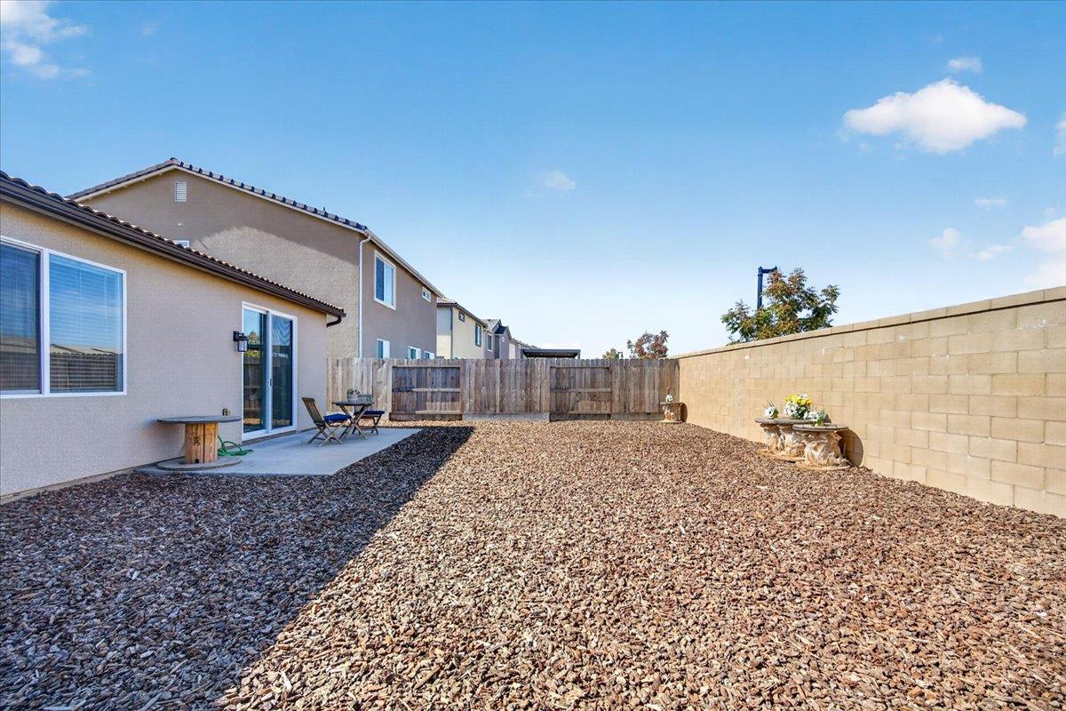 1165 Blue Oak Ln W, Madera, CA 93636