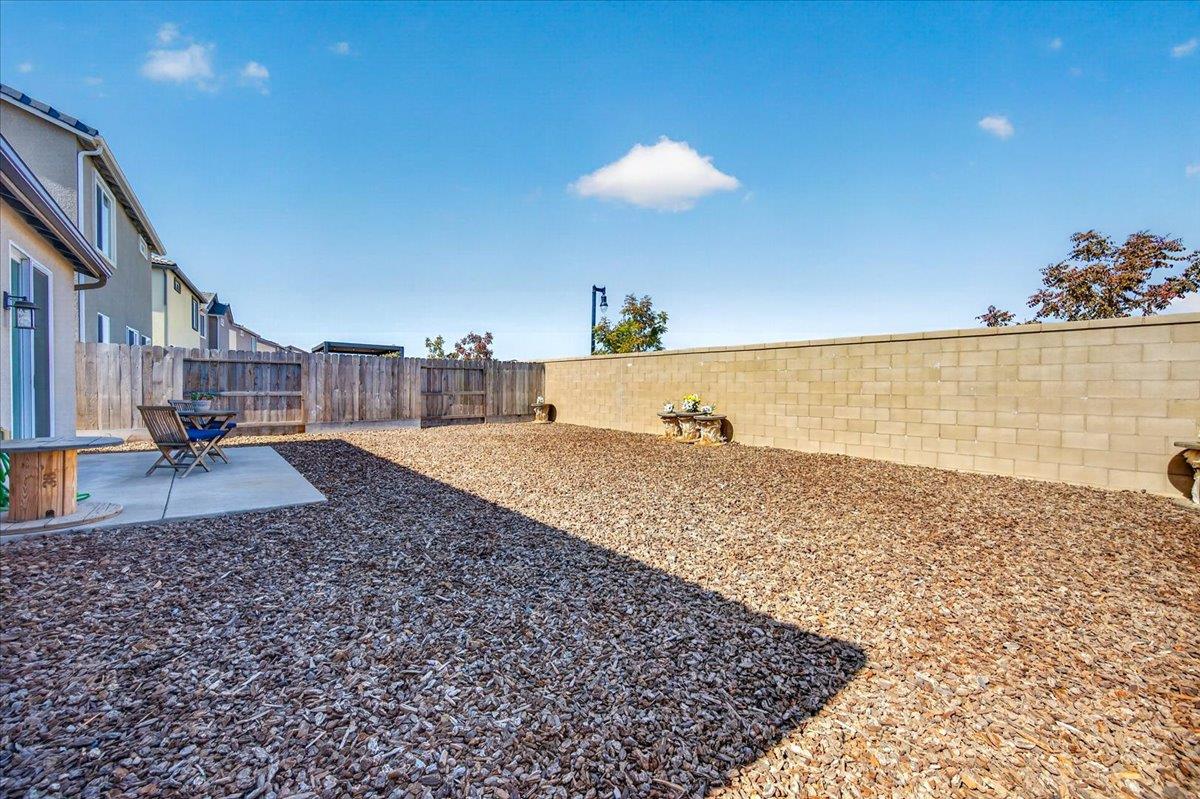 1165 Blue Oak Ln W, Madera, CA 93636