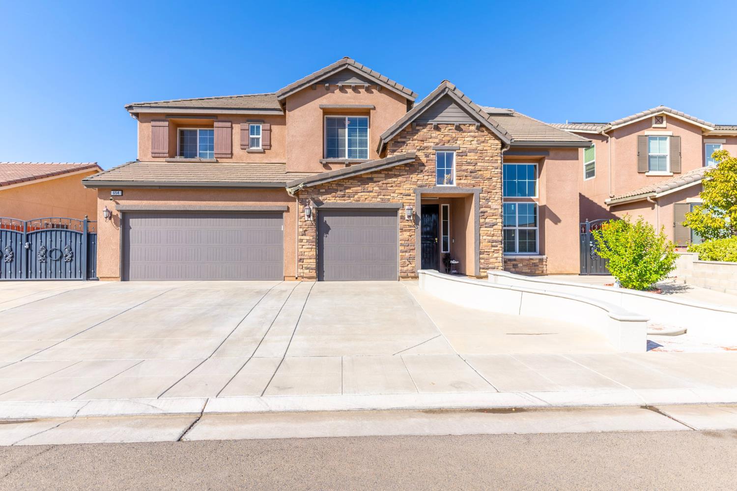 654 Agua Dulce Ave, Clovis, CA 93619