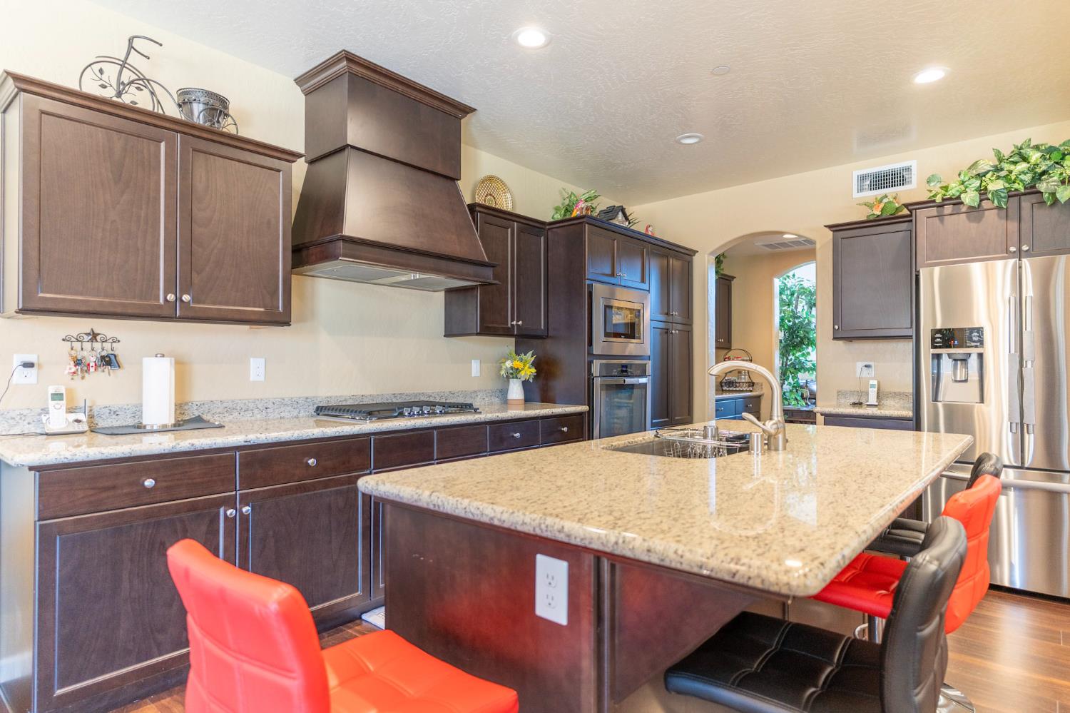 654 Agua Dulce Ave, Clovis, CA 93619