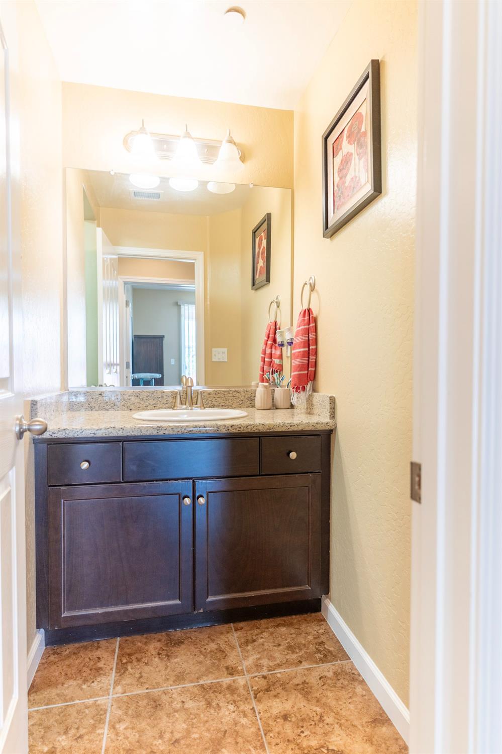 654 Agua Dulce Ave, Clovis, CA 93619
