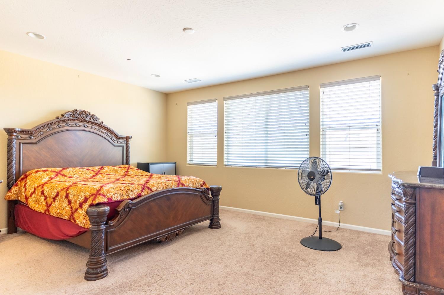 654 Agua Dulce Ave, Clovis, CA 93619