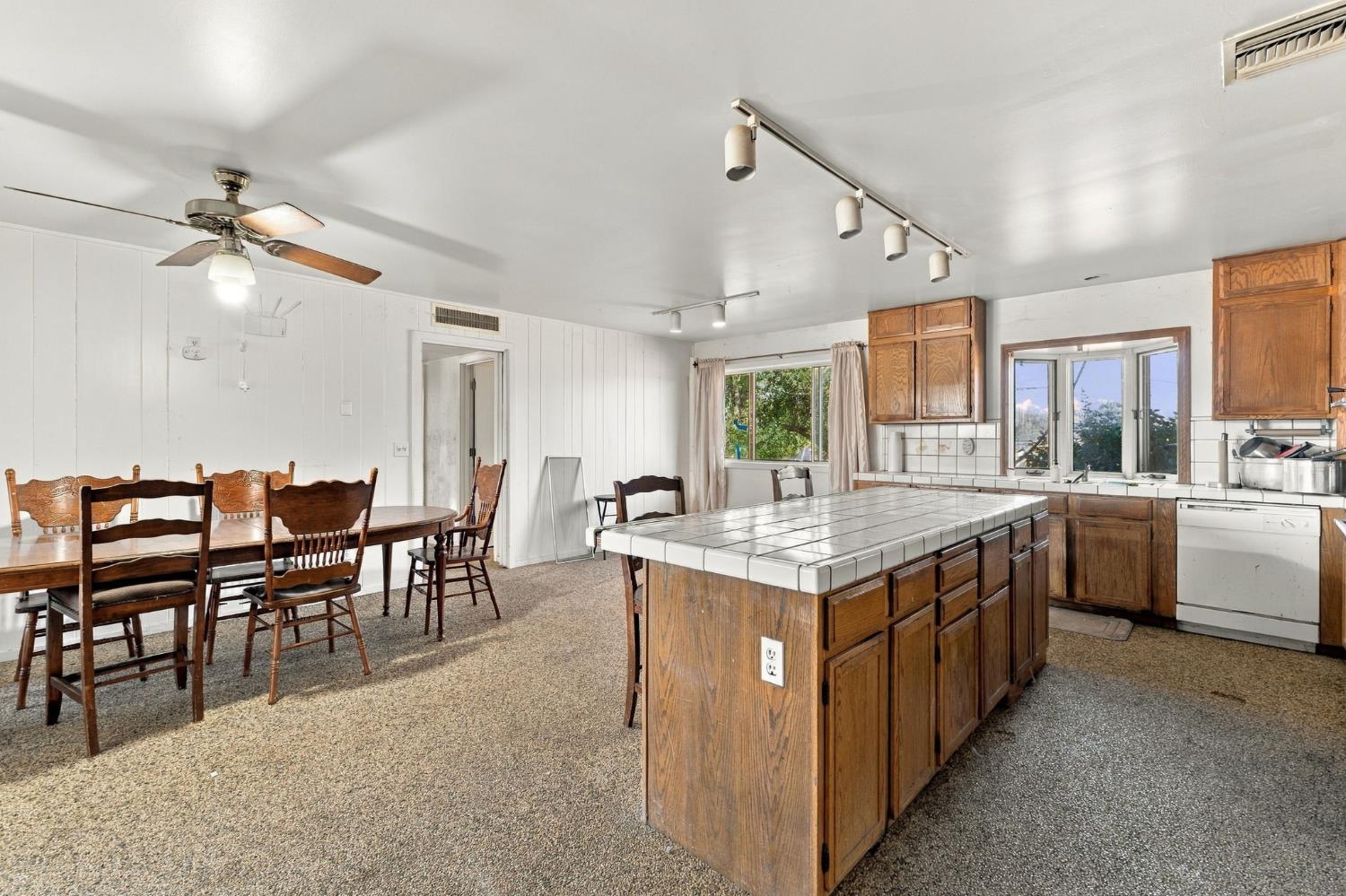 9333 E Belmont Ave, Sanger, CA 93657