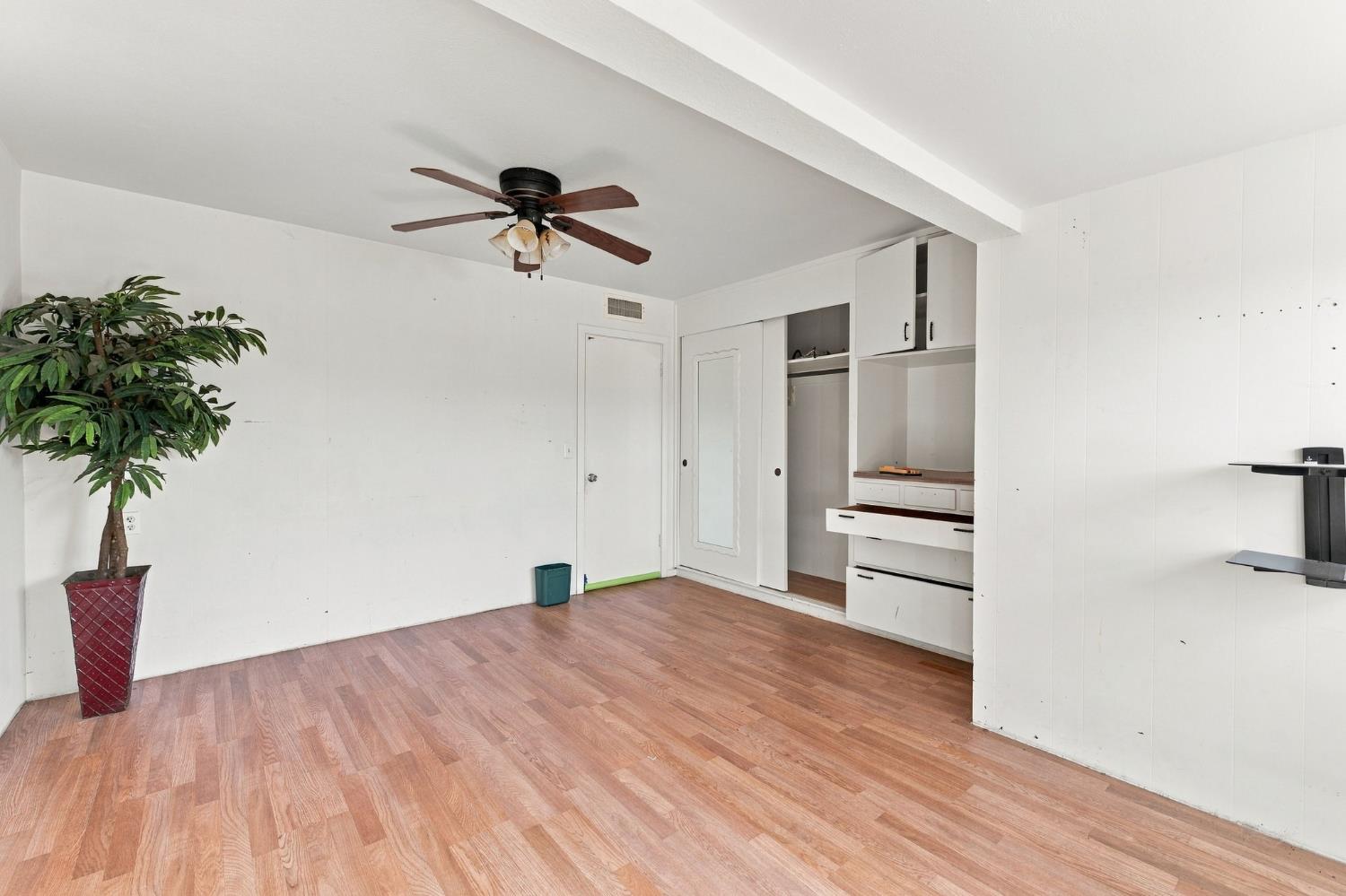 9333 E Belmont Ave, Sanger, CA 93657