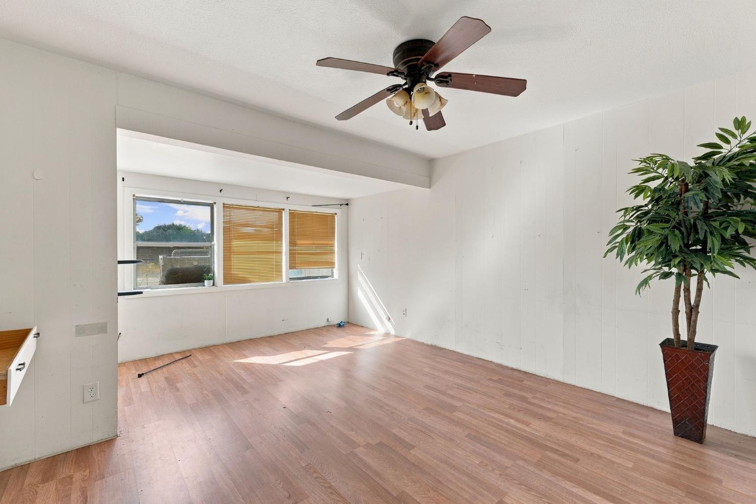 9333 E Belmont Ave, Sanger, CA 93657